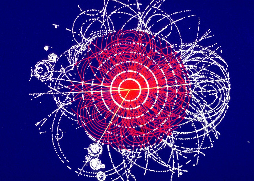 Simulation of the collision of two protons producing the Higgs boson that quickly decays into four muons (yellow tracks). © 1995-2017 CERN